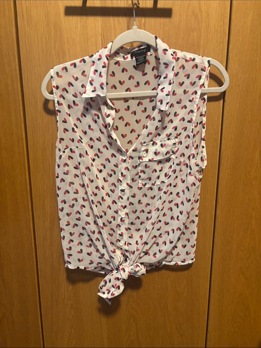 Timing Cream Sleeveless Button-Down Top with Pink & Black Heart Motif - Picture 3 of 4